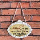 Türschild A Smile Is The Prettiest Thing You Can Wear - Schild im Antik Look