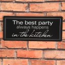 Blechschild - The best party always happens in the kitchen Schild im Antik Look